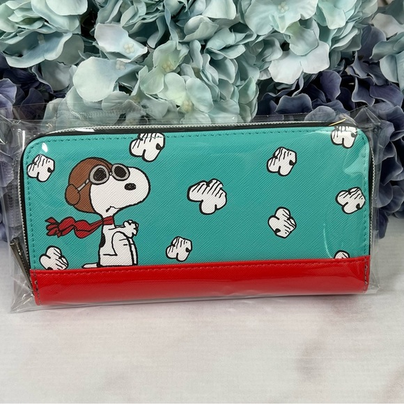 Peanuts Snoopy in Flight Clutch Wallet - Picture 13 of 14